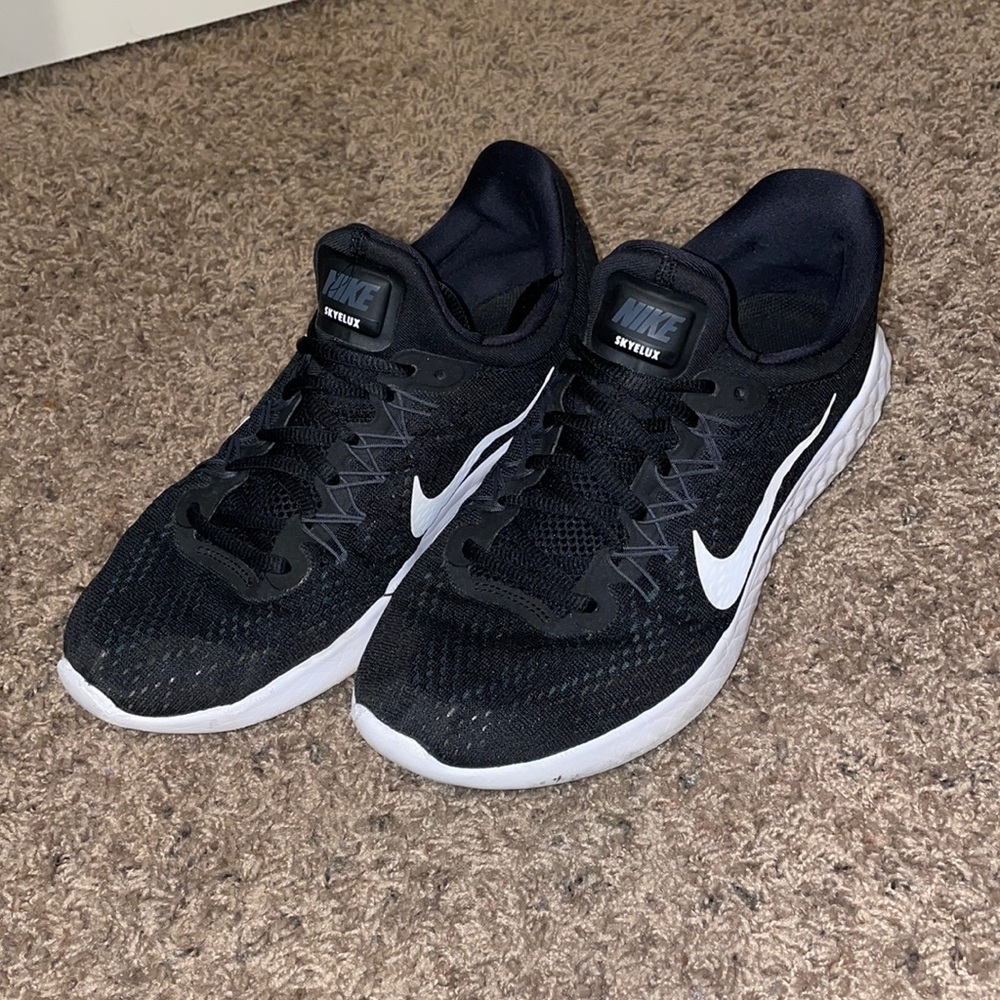 Nike Skyelux Shoes